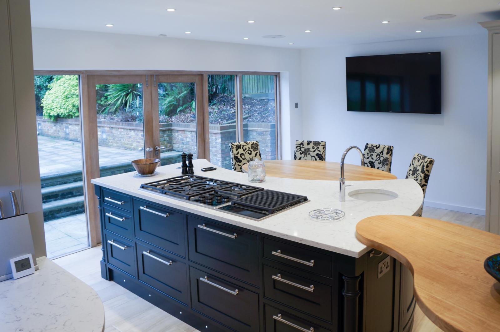 classic curves kitchen 2.jpg